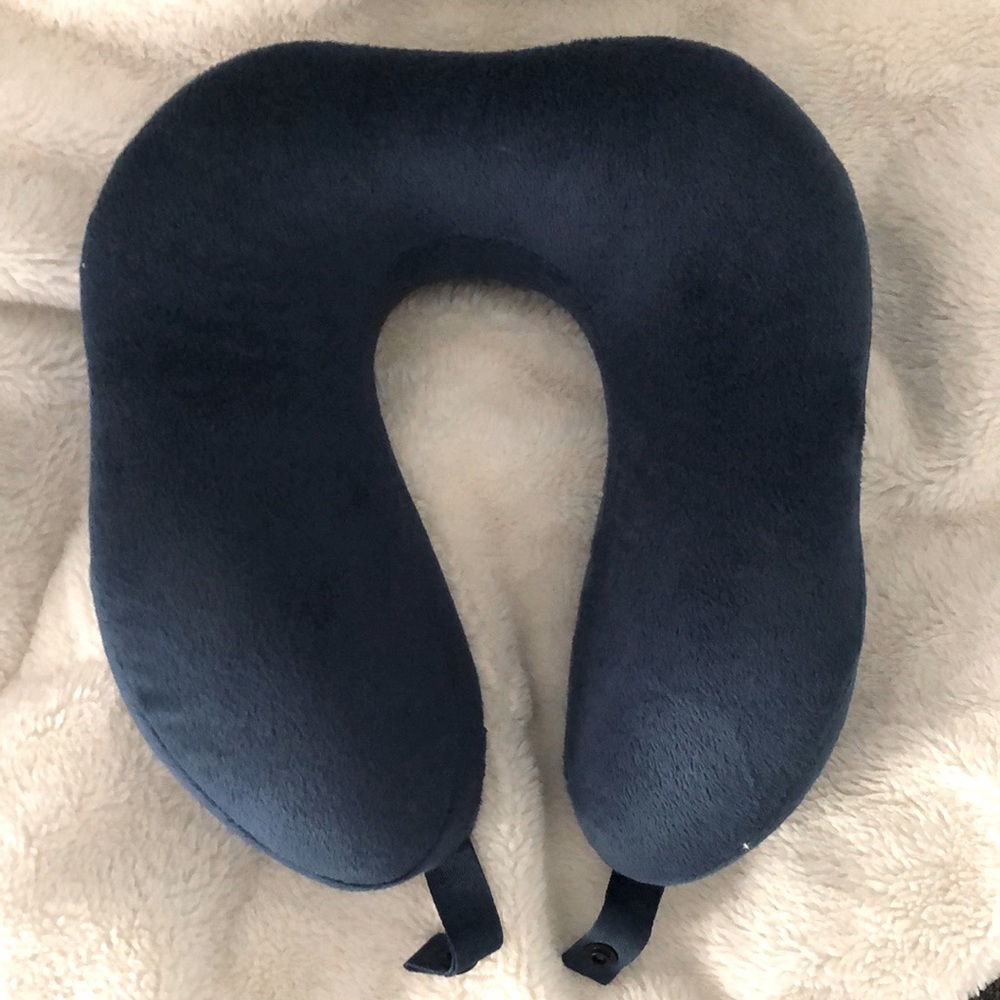 Head rest/pillow